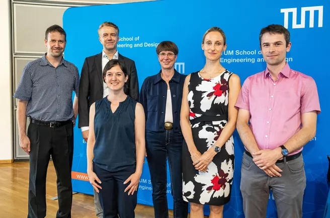 The ED welcomed its new professors (from left to right): Apl.-Prof. Konrad Koch, Prof. Dirk Lowke, Prof. Katharina Anders, Prof. Sabine Ardey, Hon.-Prof. Nina Wolfrum, Prof. Norman Weik. Image: Marc Conzelmann / TUM