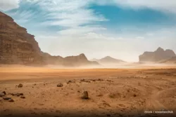 Landscape in the Sahara. Image: iStock/vovashevchuk